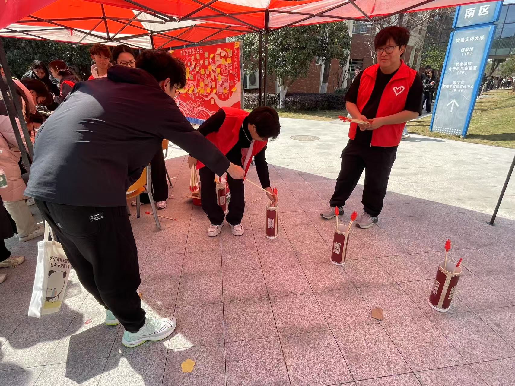 九游娱乐-包含传统民族手工投壶比赛，文化与运动相融合的词条