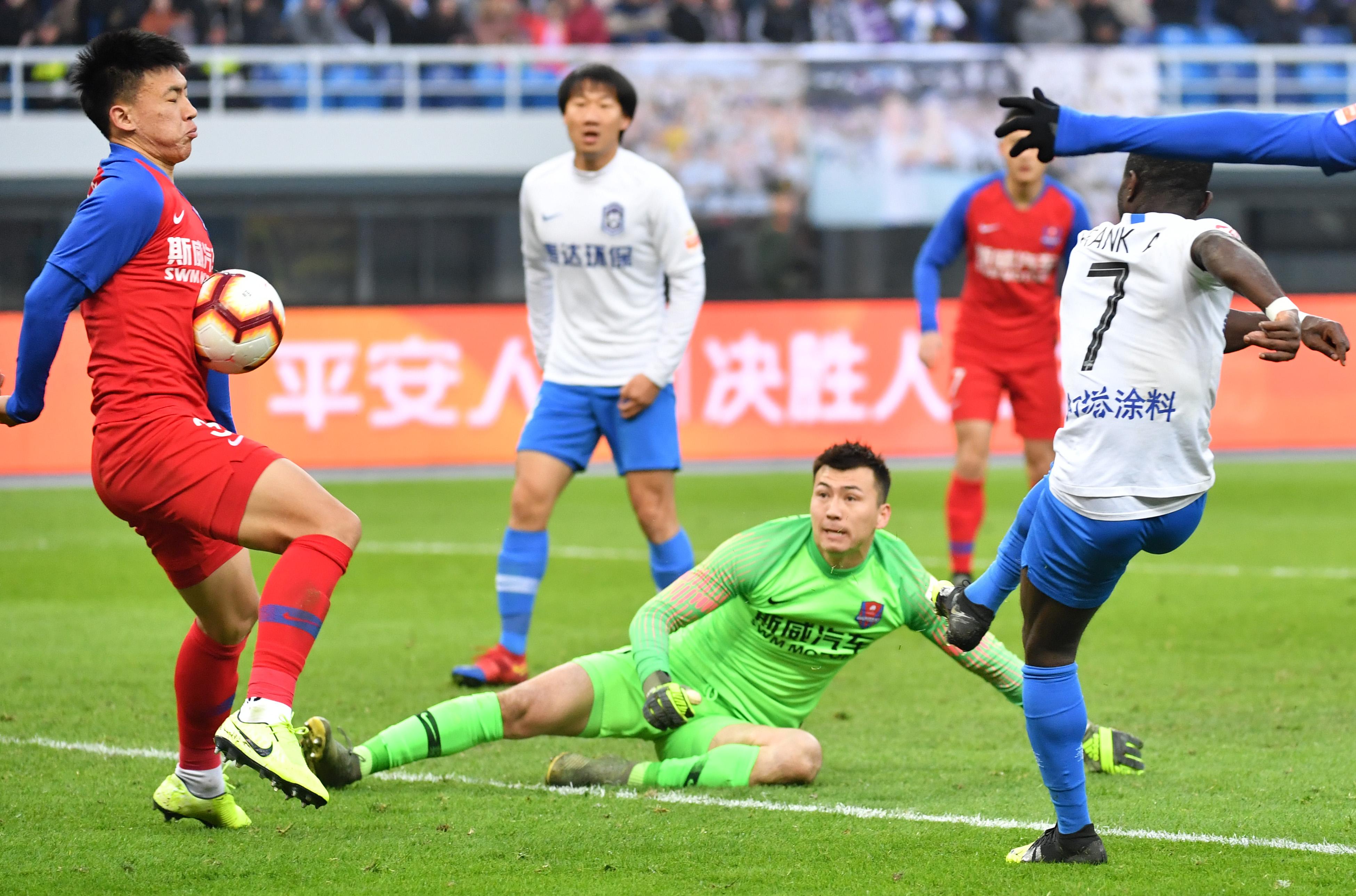 -包含“足球+媒体”融合带来行业新变革，影响深远的词条