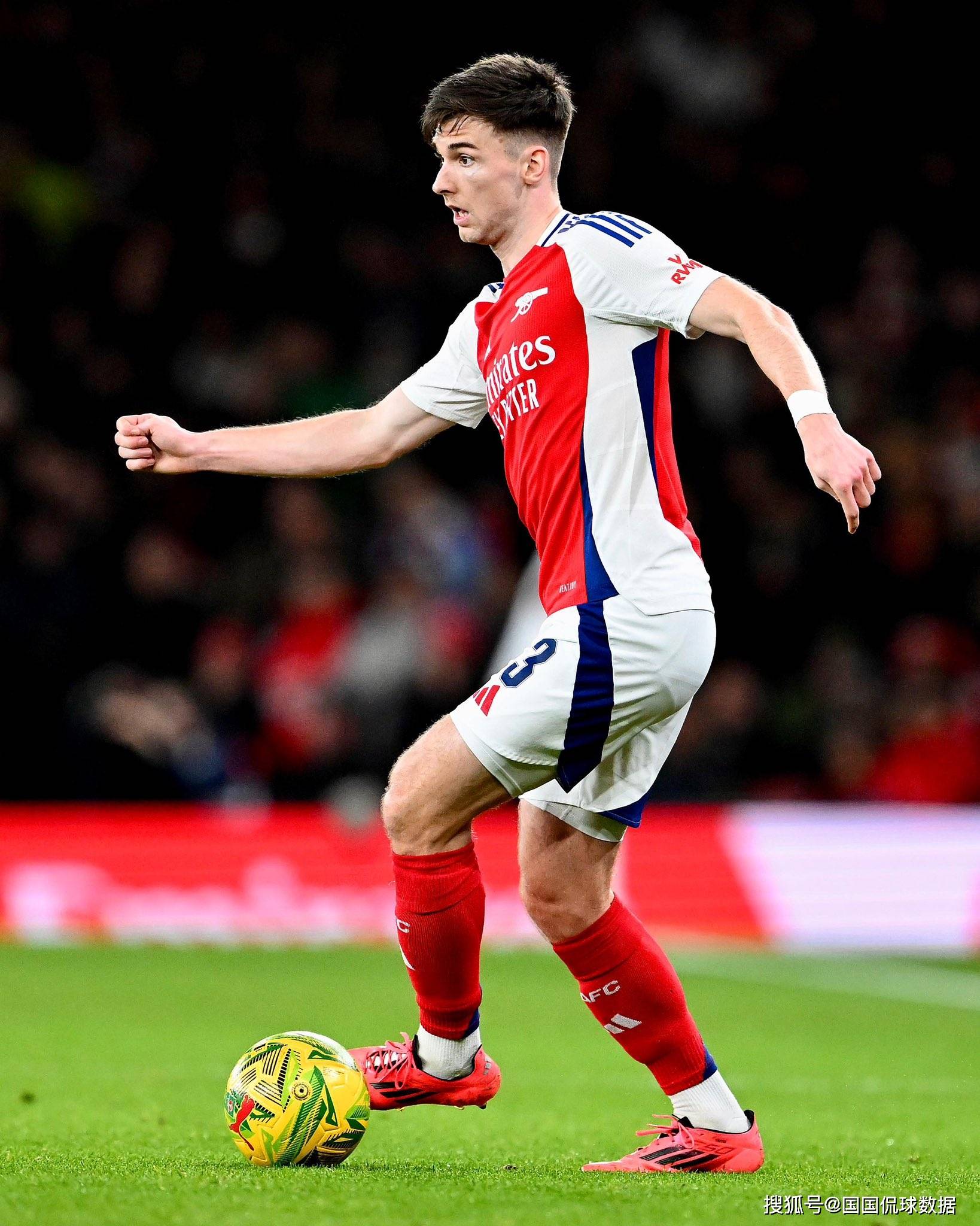 九游下载中心-英超焦点战，比分3-2，终场前绝杀，关键数据：控球率65%、射门次数15次的简单介绍